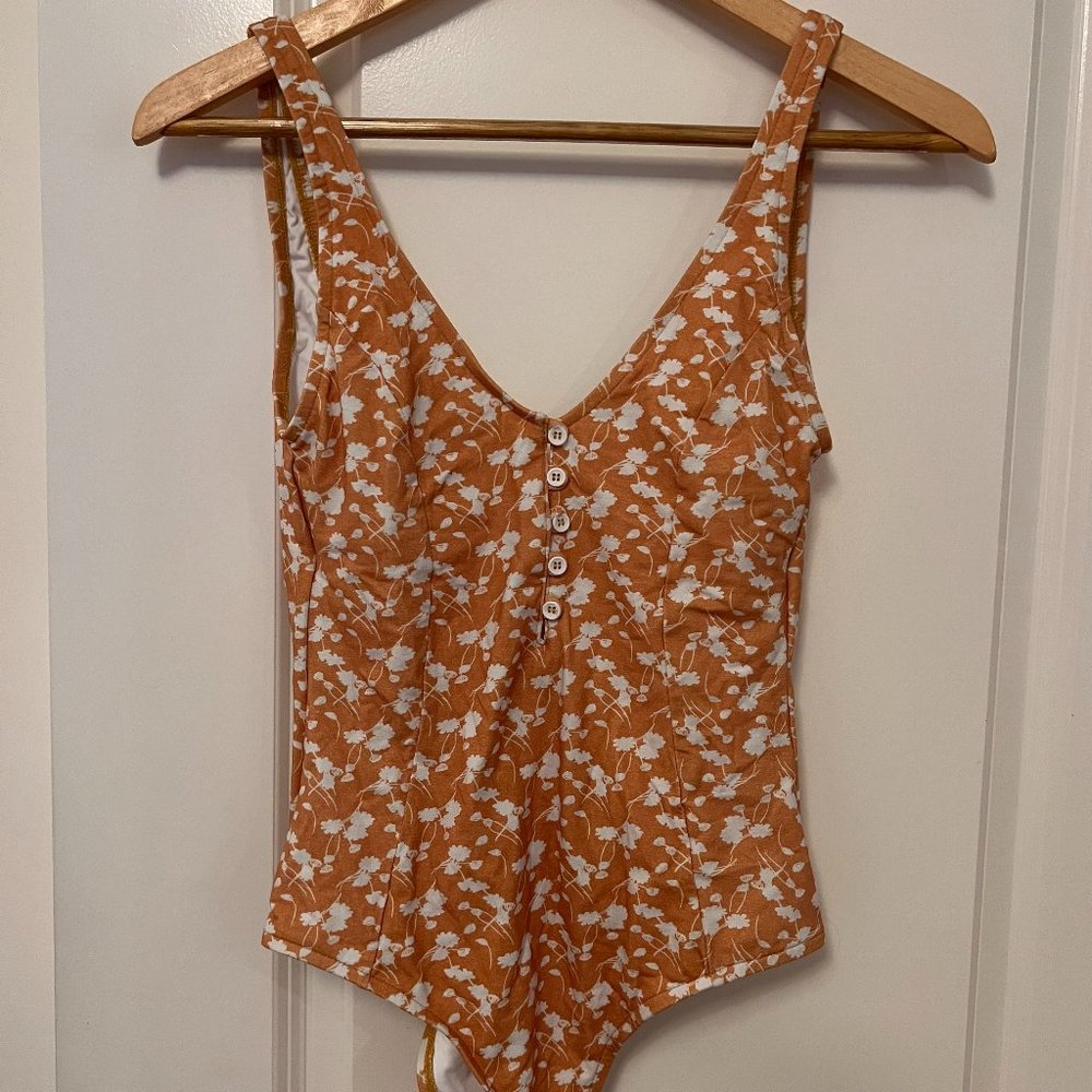 NWT Zulu & Zephyr yellow floral swimsuit, size small